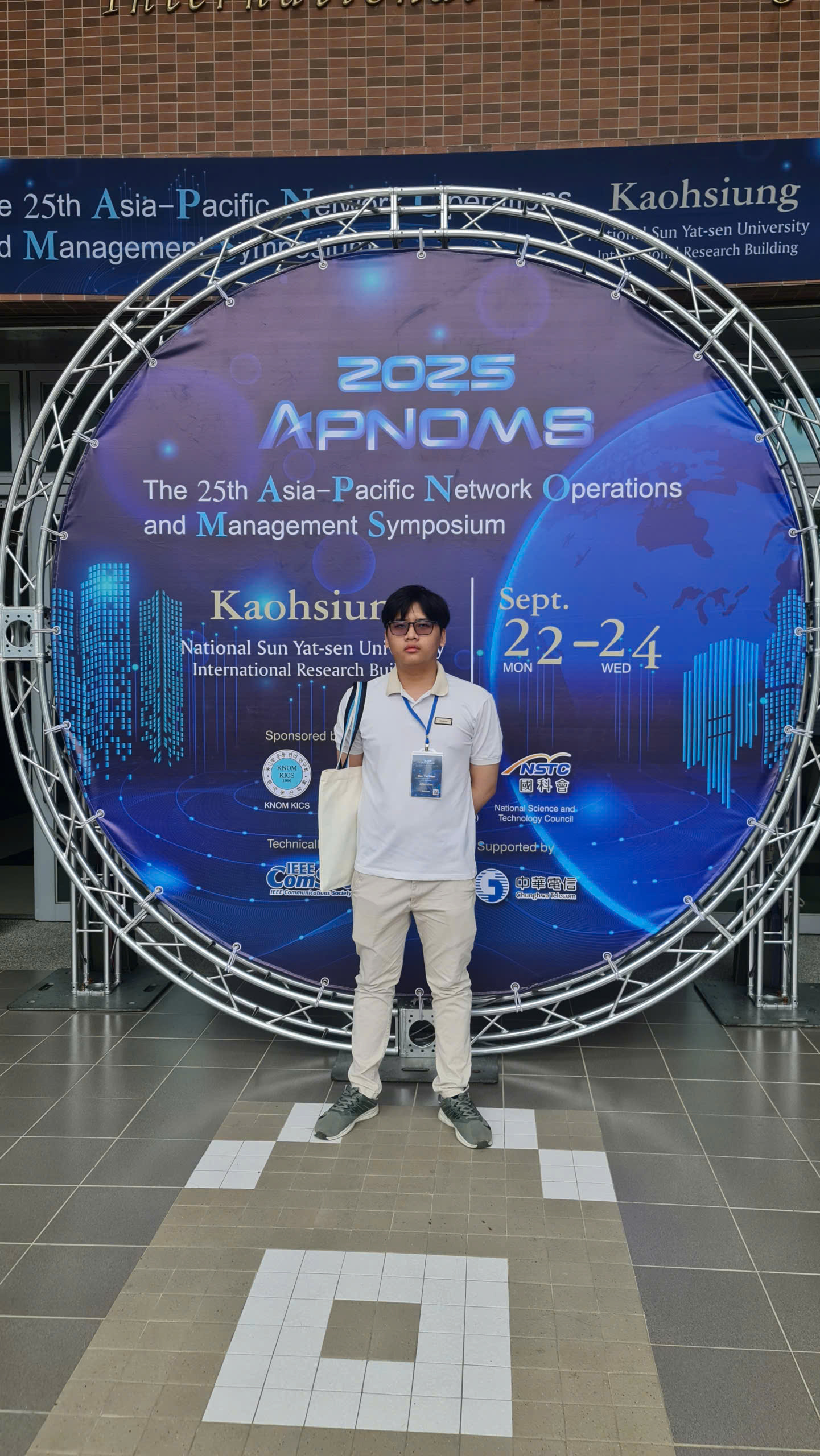 APNOMS-25 conference photo 1