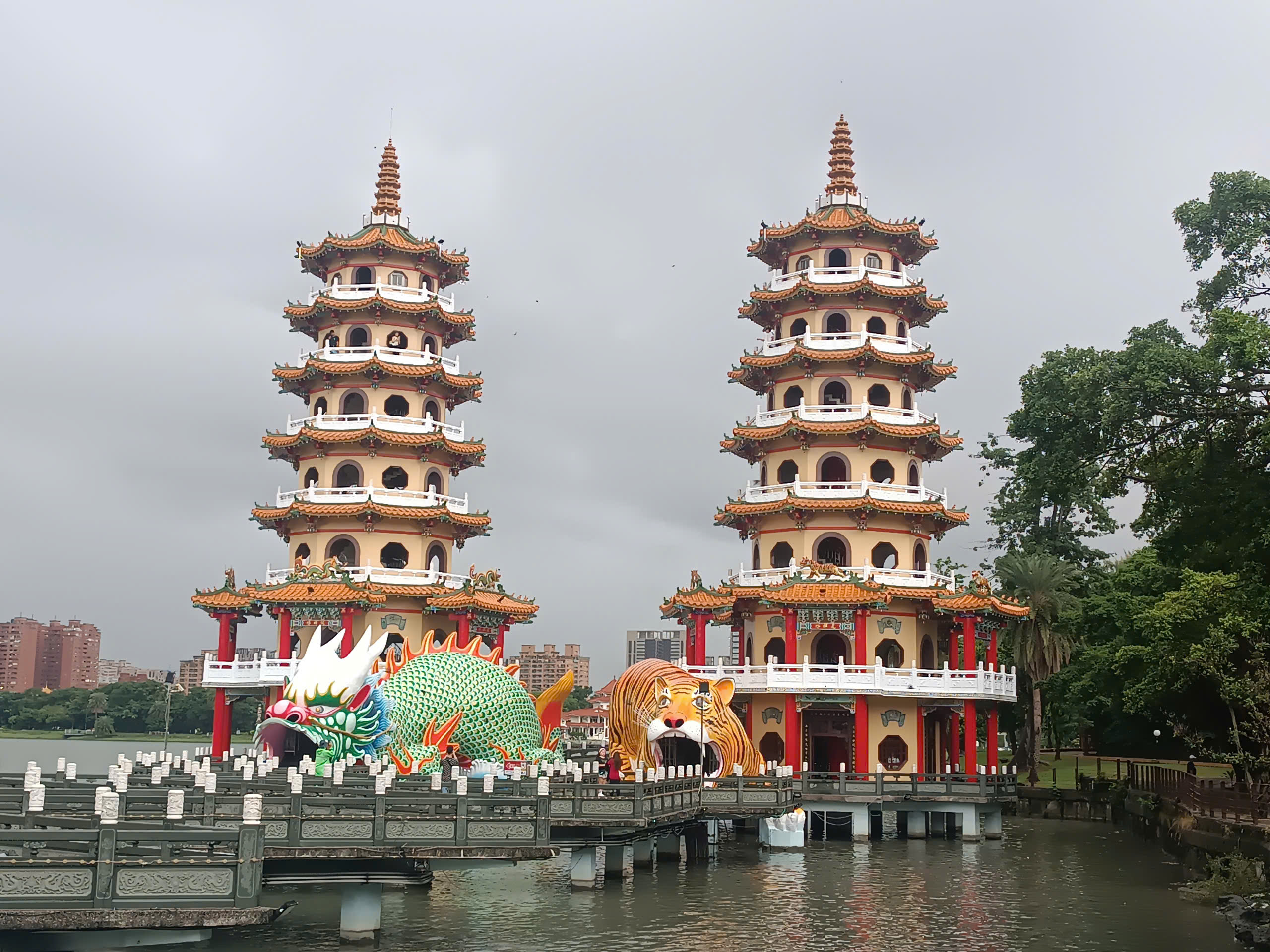 APNOMS-25 conference photo 4